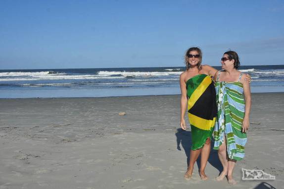 A mãe orgulhosa e a filha feliz na Ilha do Mel, no litoral do Paraná